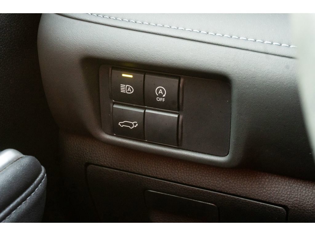 Used 2024 Toyota Highlander XLE FWD image 29