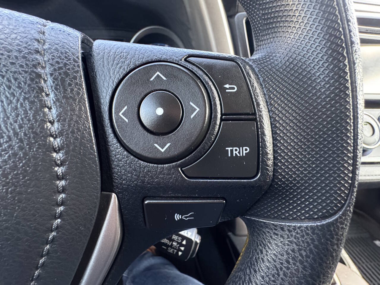 Used 2018 Toyota RAV4 LE w/ All Weather Liner Package AWD/4WD image 45