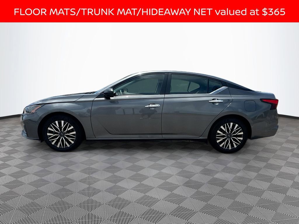 Used 2024 Nissan Altima 2.5 SV FWD image 2