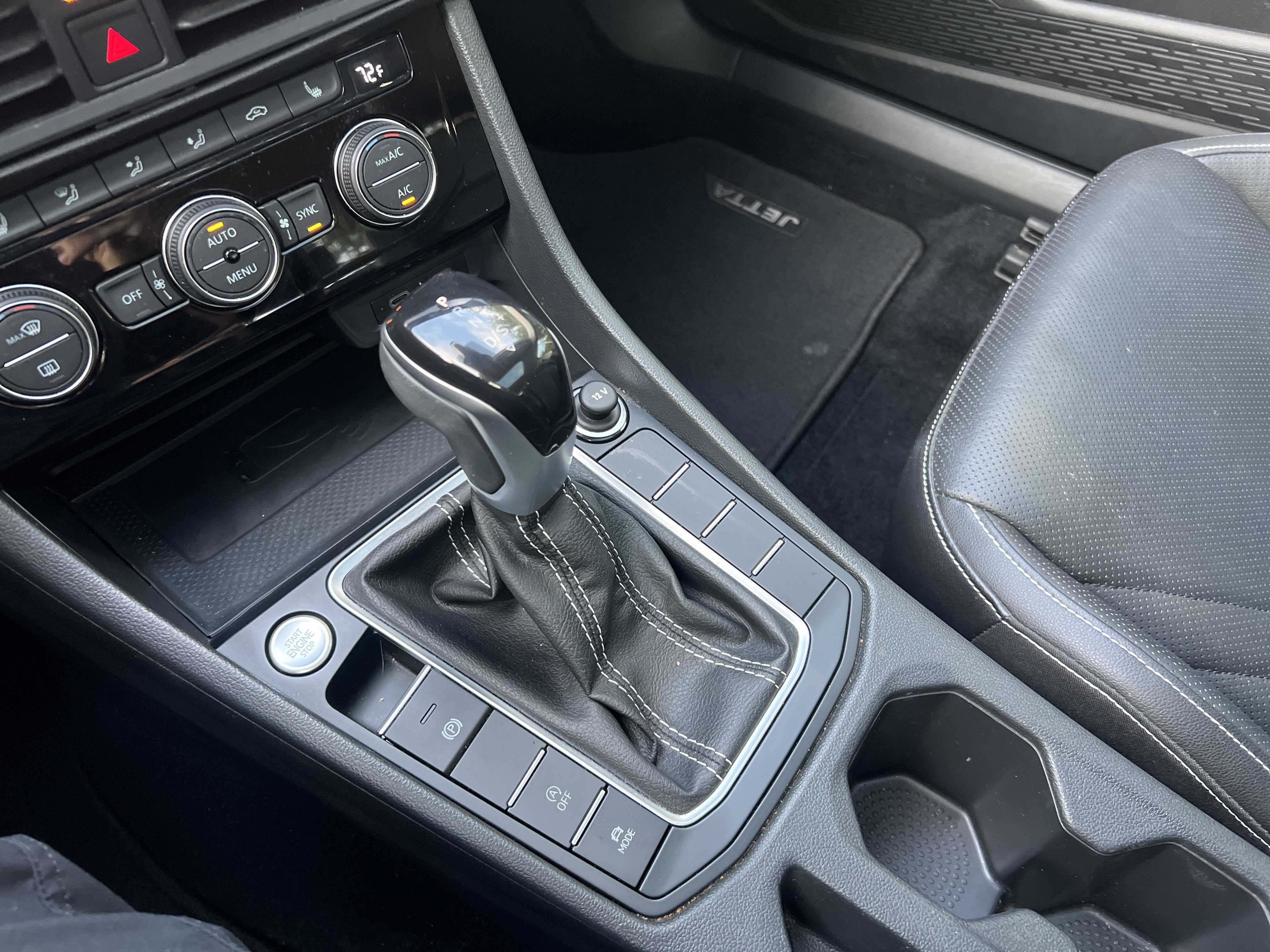 Certified 2022 Volkswagen Jetta SEL FWD image 22