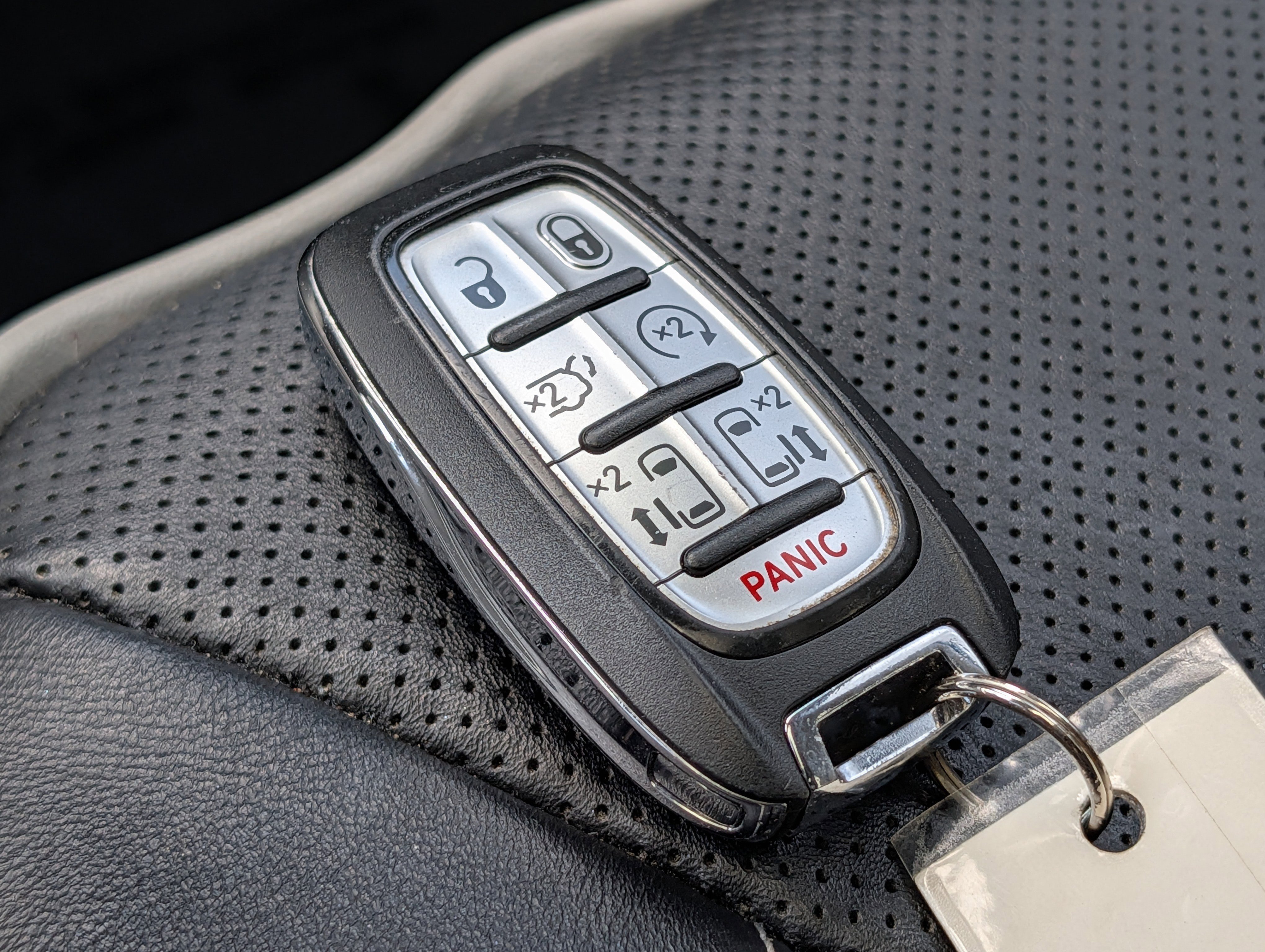 Used 2022 Chrysler Pacifica Limited FWD image 36