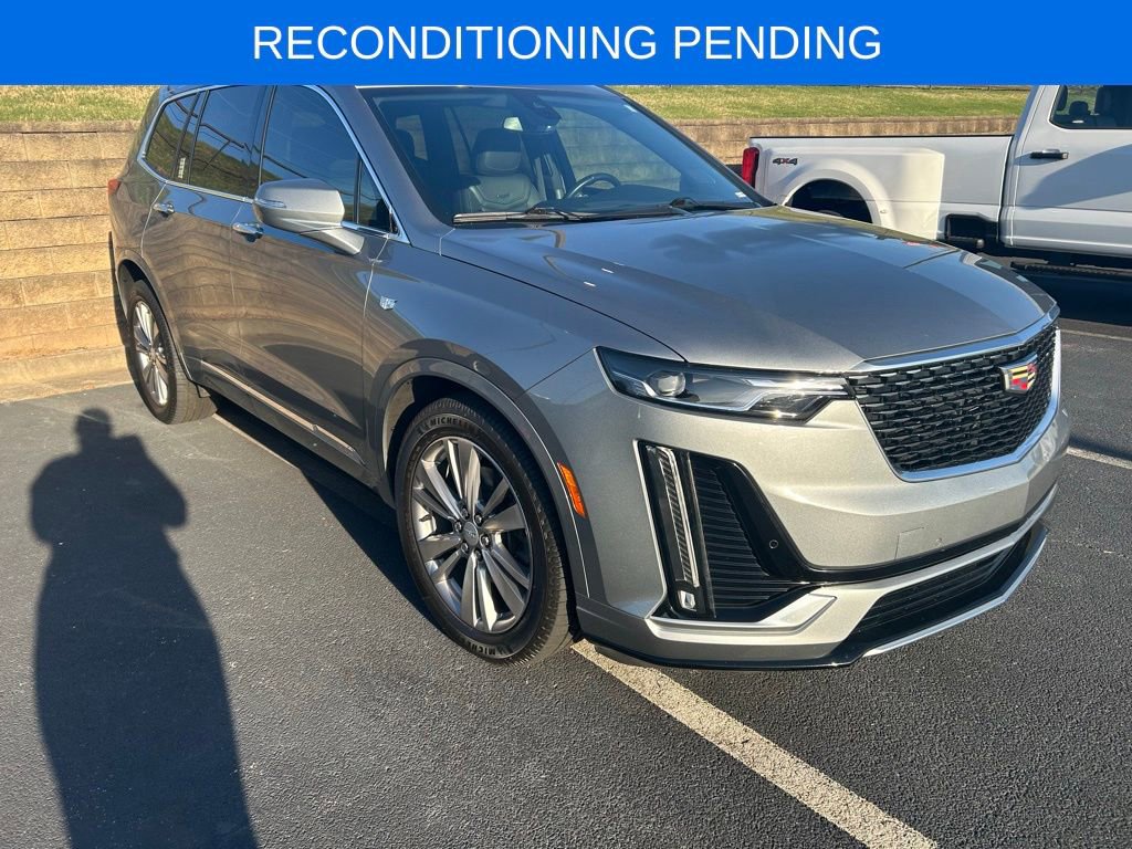 Used 2024 Cadillac XT6 Premium Luxury FWD image 2
