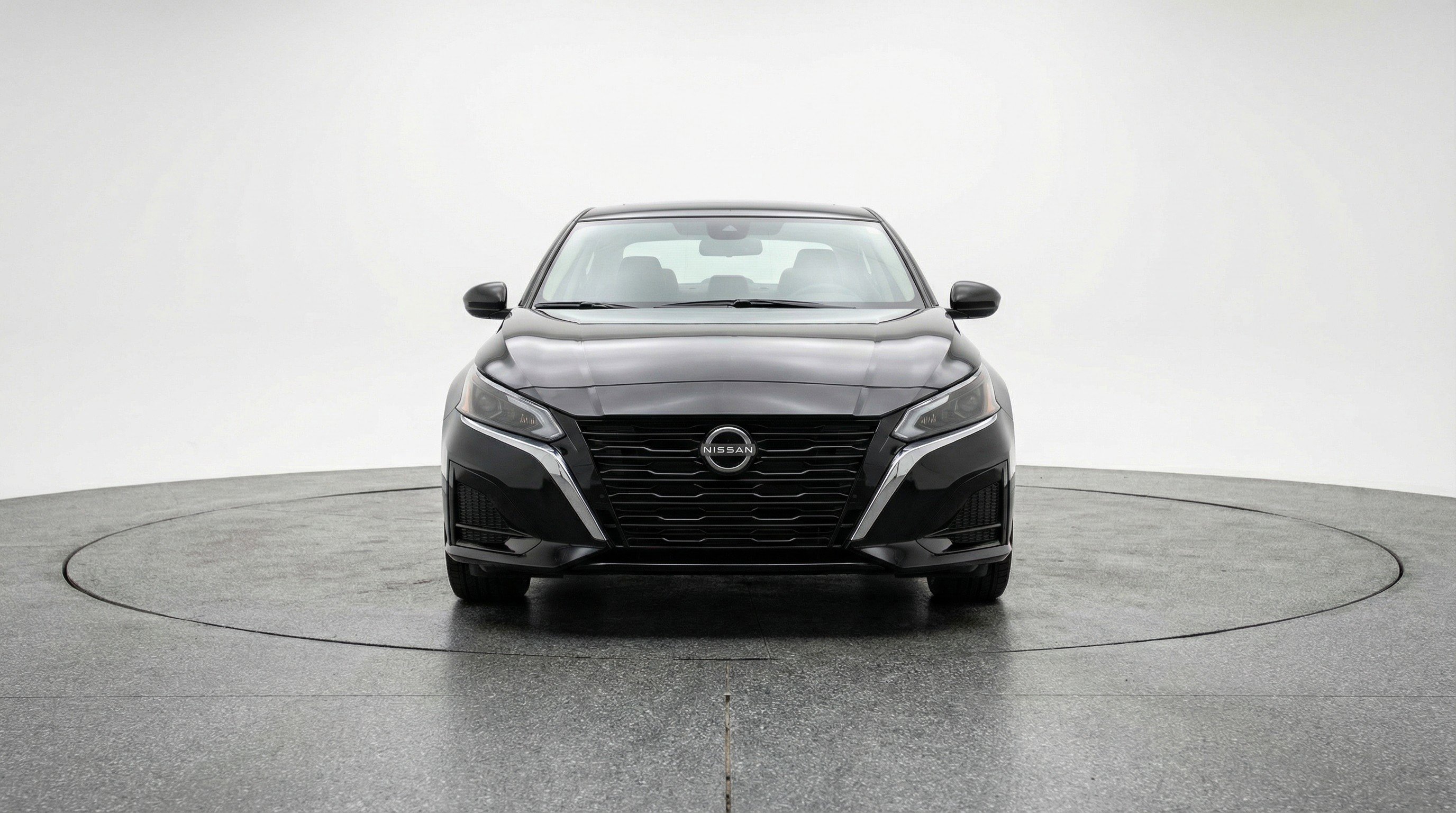 Used 2025 Nissan Altima 2.5 SV FWD image 2
