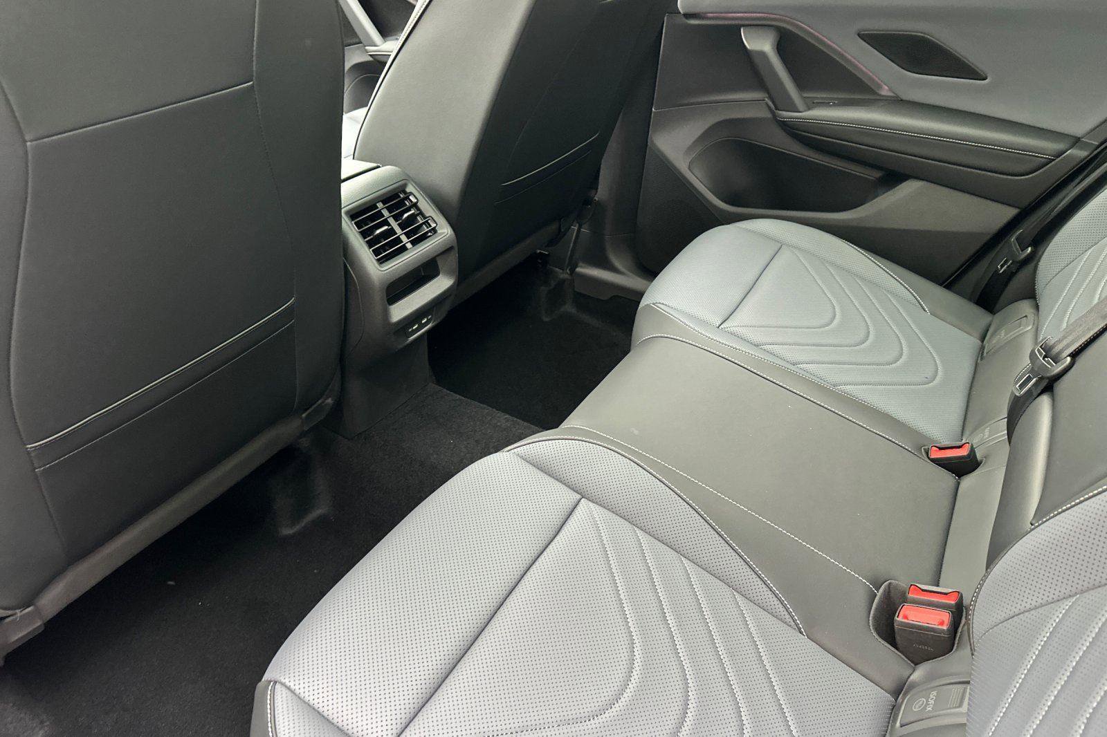 New 2026 Volkswagen Tiguan SE R-Line image 11