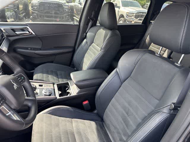 Used 2025 Mitsubishi Outlander SE AWD/4WD image 4