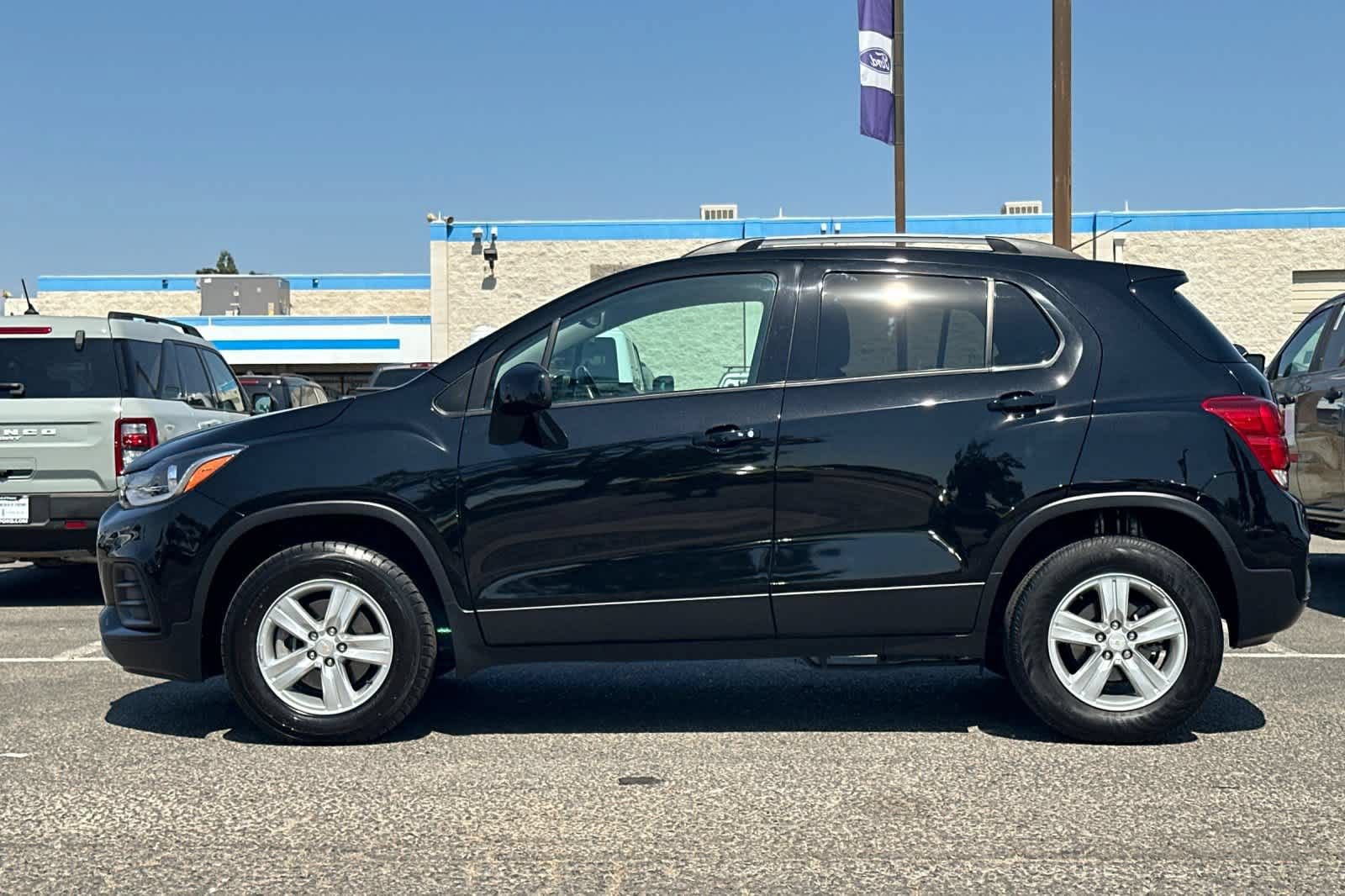 Used 2022 Chevrolet Trax LT w/ LT Convenience Package AWD/4WD image 6