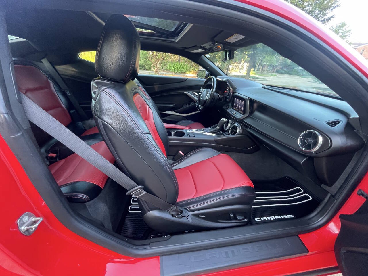 Used 2019 Chevrolet Camaro SS w/ Black Appearance Package RWD image 20