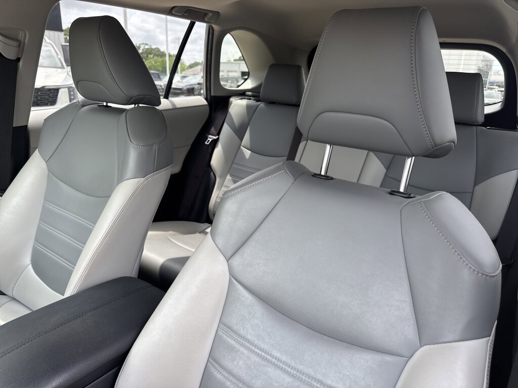 Used 2019 Toyota RAV4 XLE Premium FWD image 20