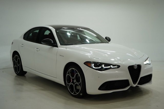 New 2026 Alfa Romeo Giulia Base image 1