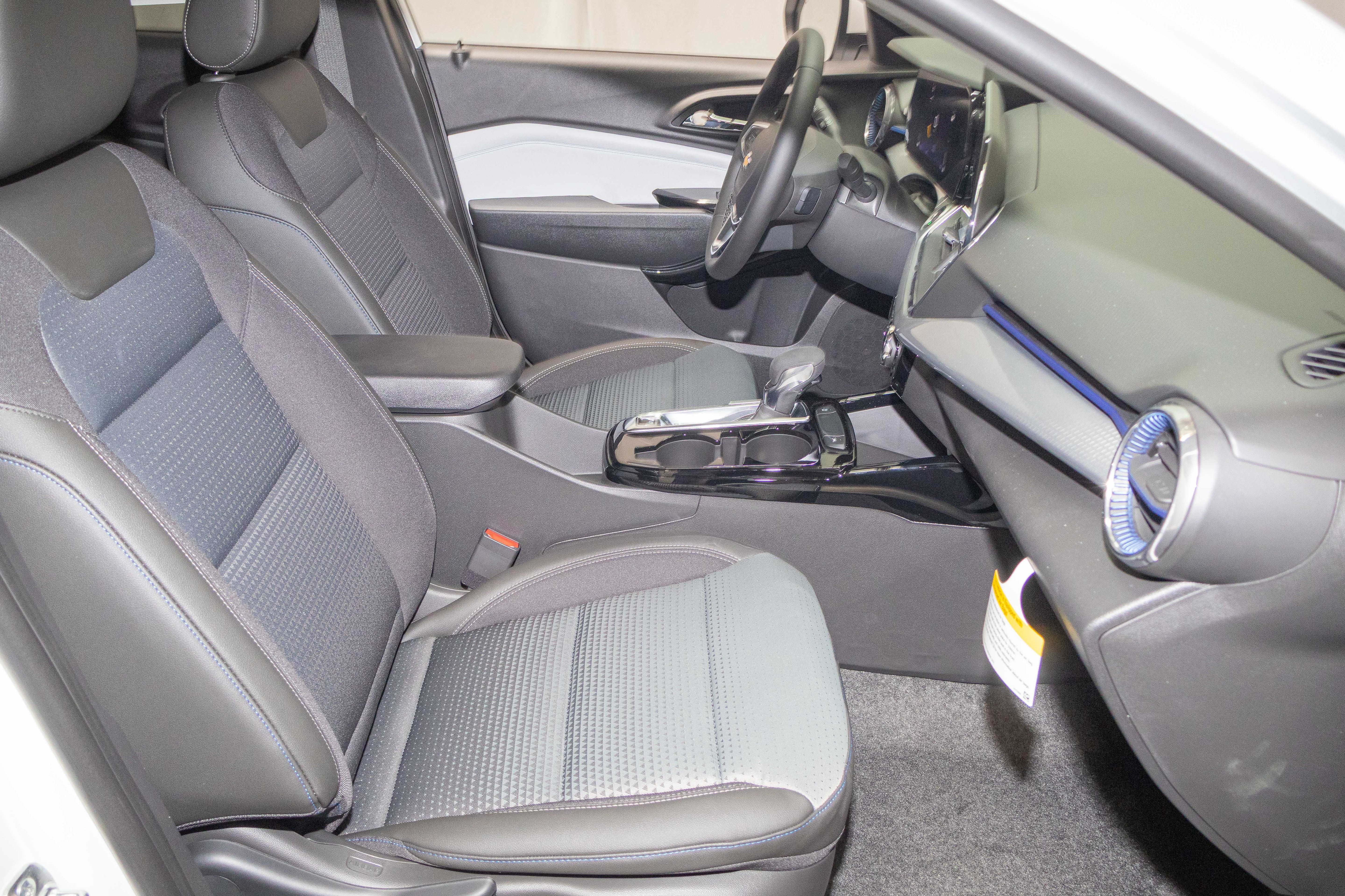 New 2026 Chevrolet Trax LT w/ Driver Confidence Package FWD image 19