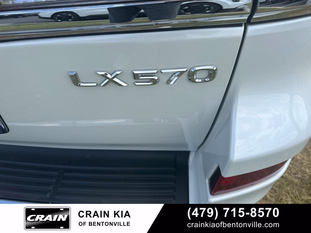 Used 2013 Lexus LX 570 4WD w/ Luxury Pkg image 10