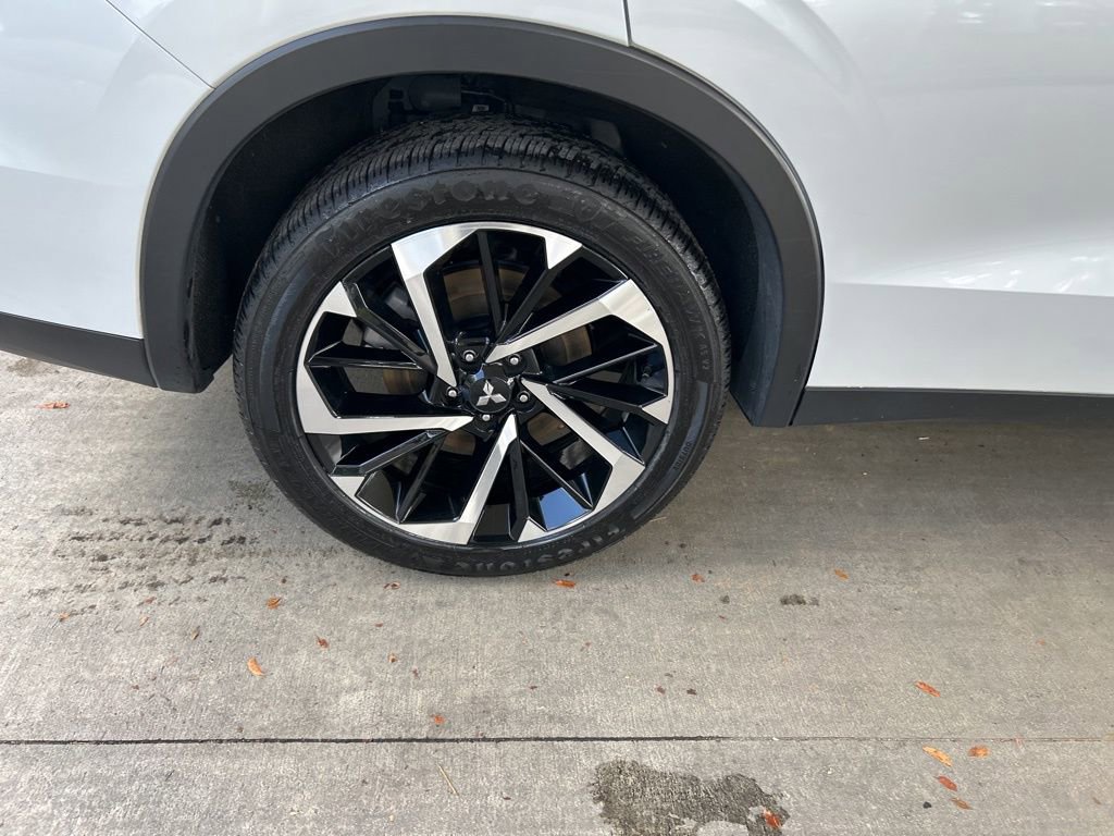 Used 2024 Mitsubishi Outlander AWD image 20