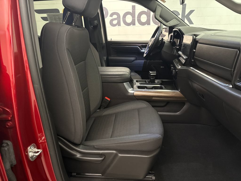 Used 2025 Chevrolet Silverado 1500 LT Trail Boss w/ Convenience Package II AWD/4WD image 25