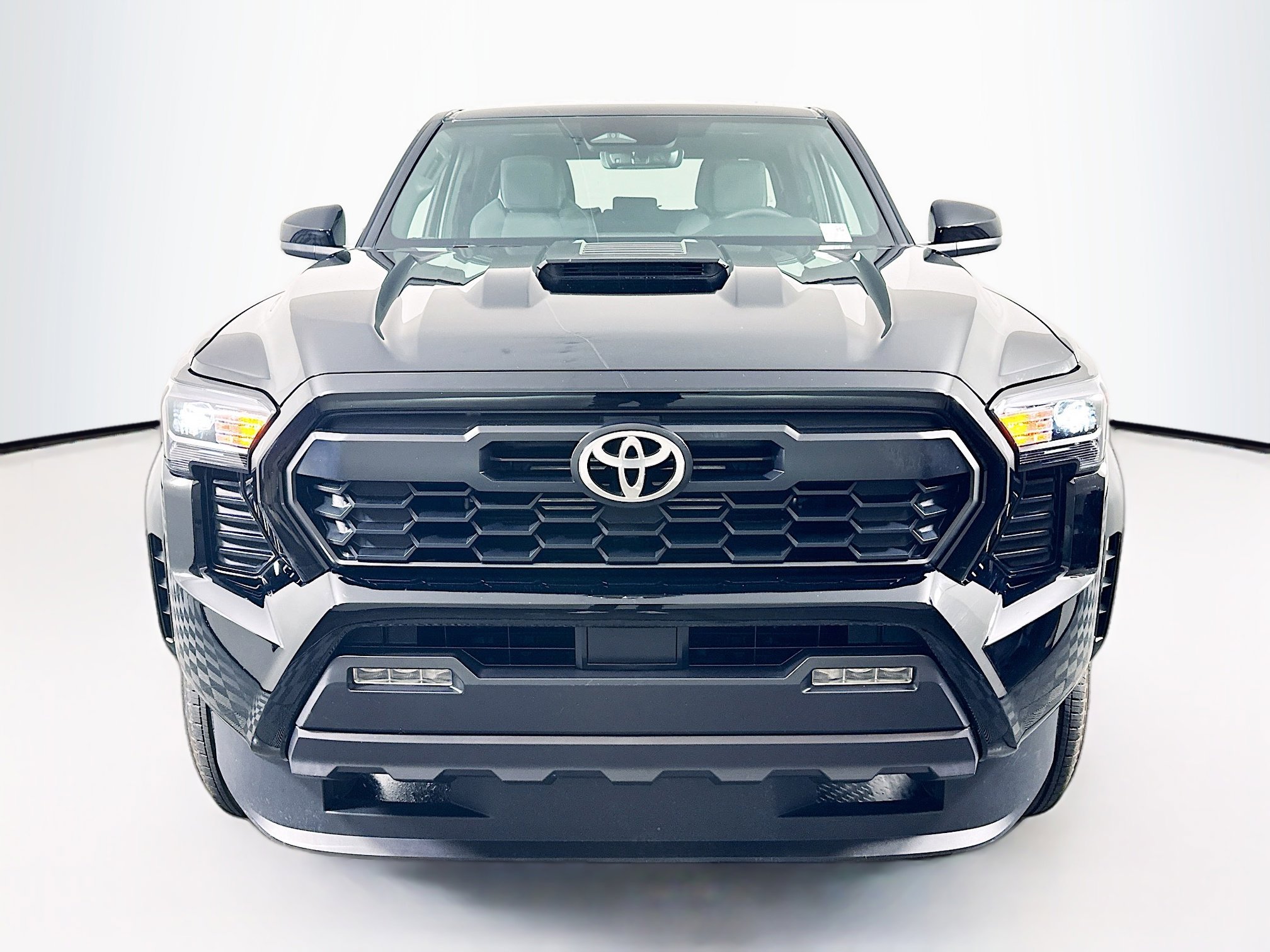 Used 2025 Toyota Tacoma TRD Sport image 2