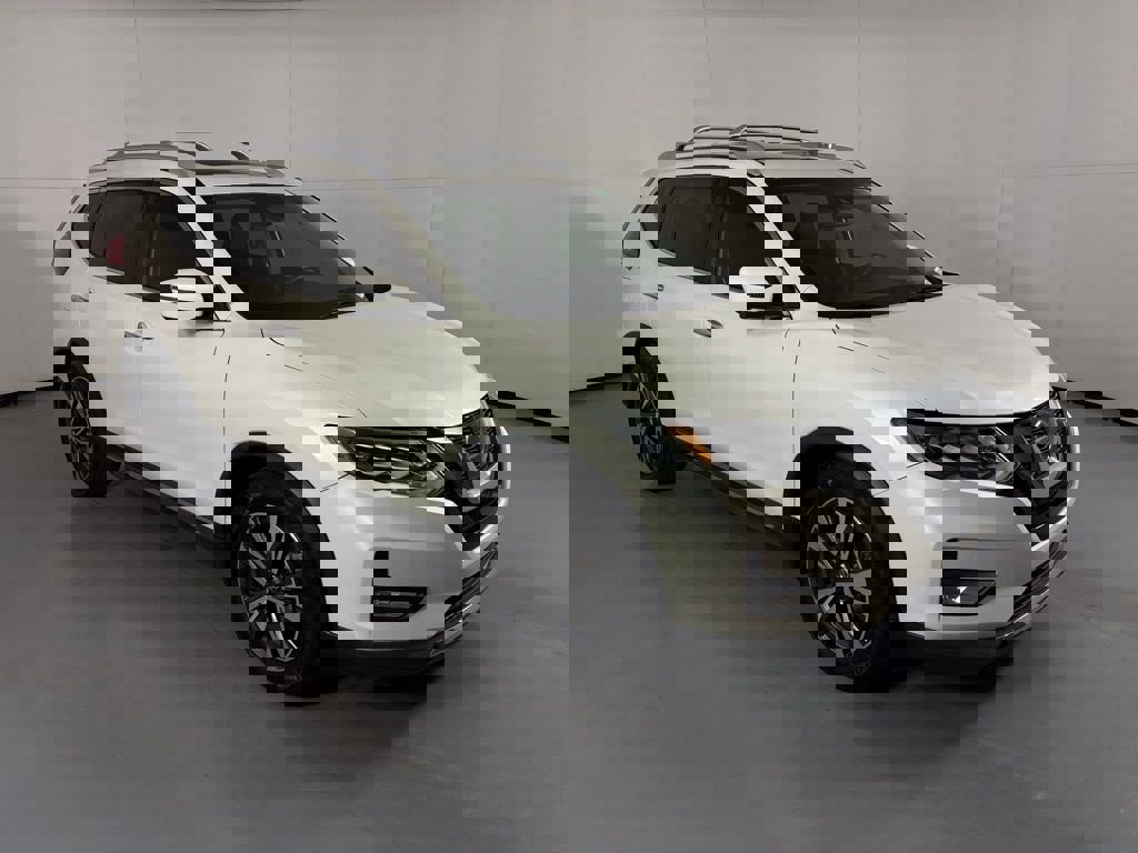 Used 2017 Nissan Rogue SL w/ SL Premium Package image 2