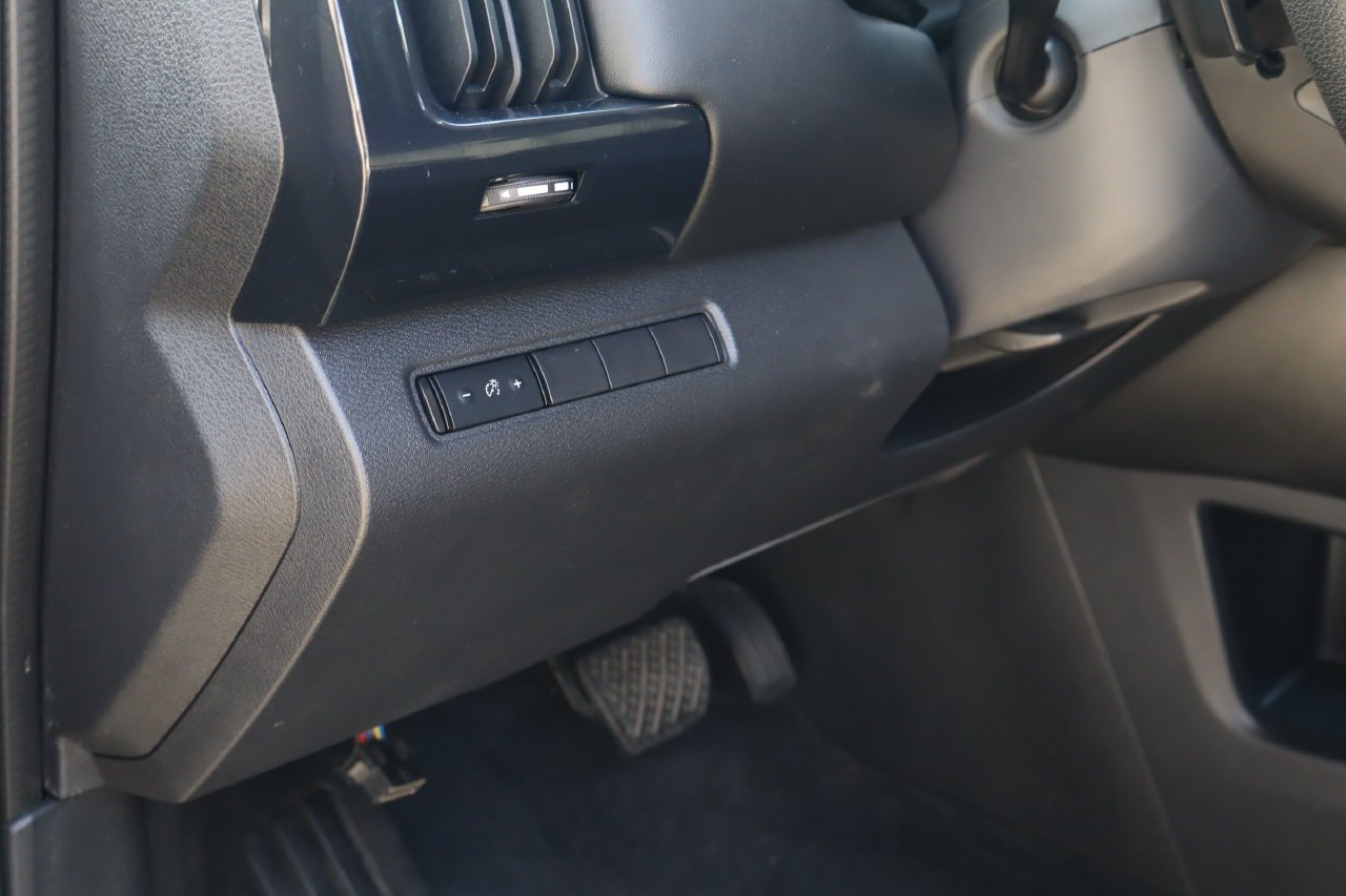 Used 2022 Nissan Pathfinder S FWD image 24