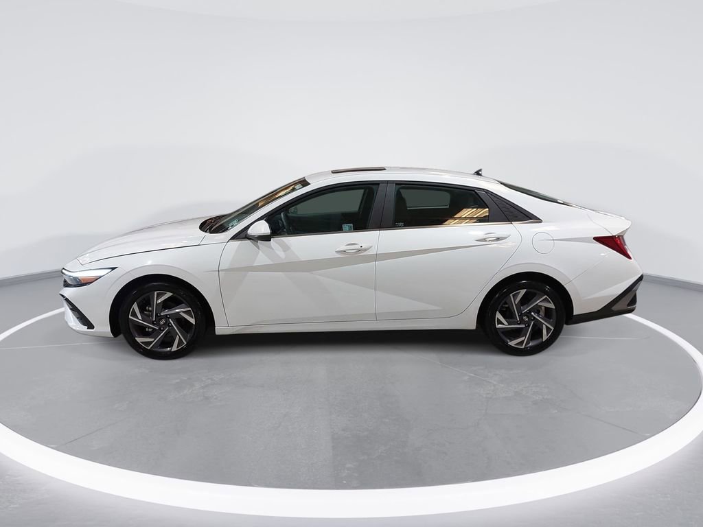 Certified 2025 Hyundai Elantra SEL image 8