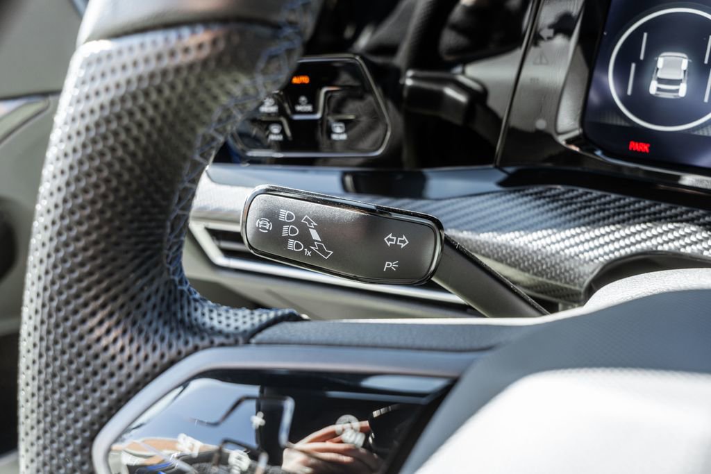 Used 2024 Volkswagen Golf R 4-Door image 24