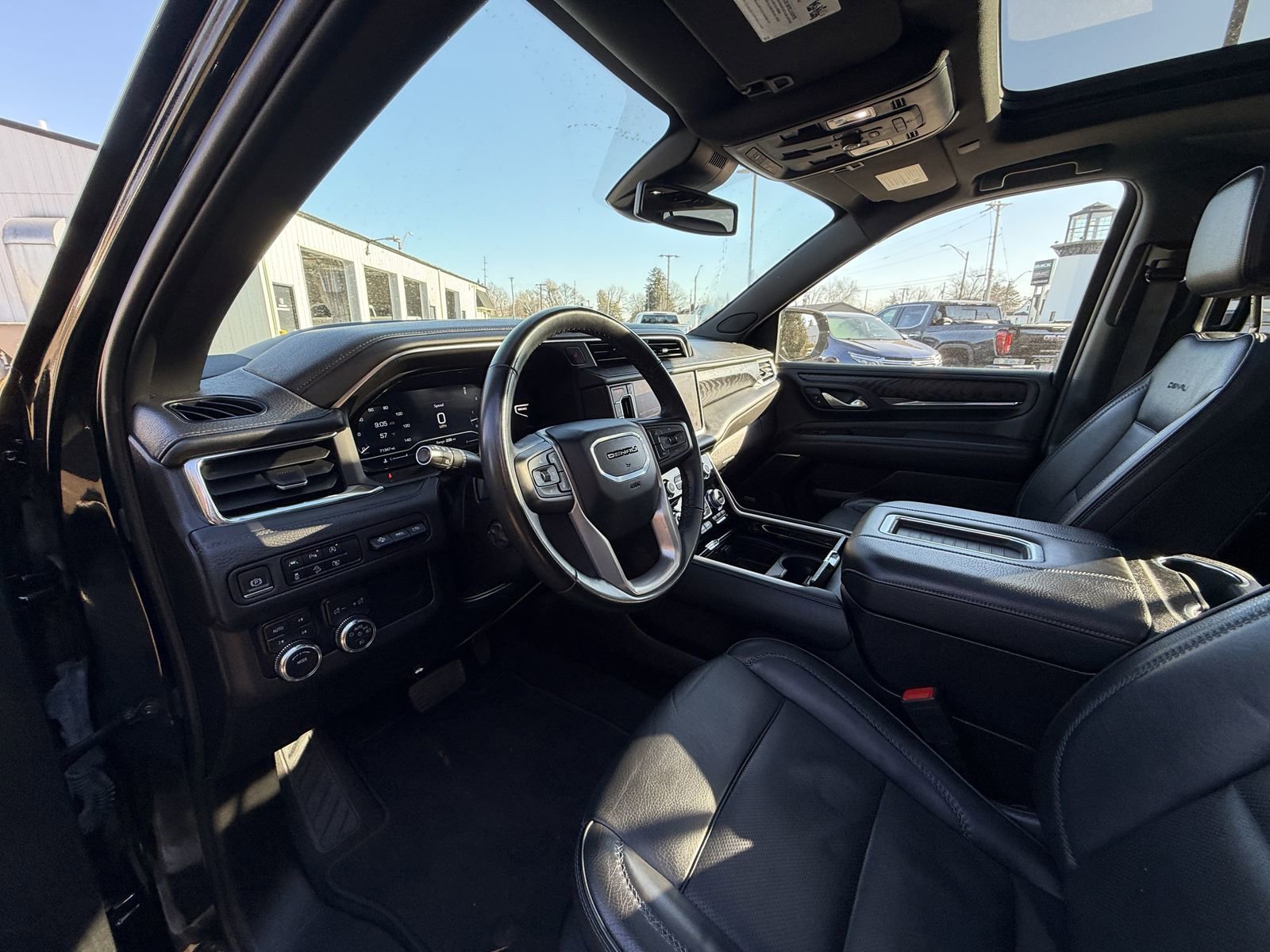 Used 2024 GMC Yukon XL Denali image 11