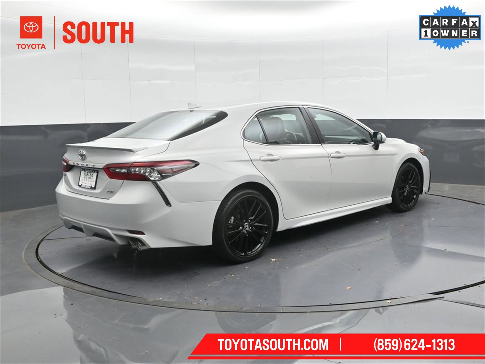 Used 2023 Toyota Camry XSE image 2