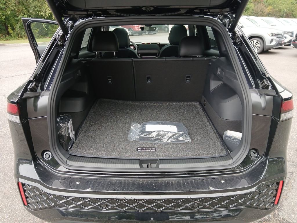 New 2026 Volkswagen Tiguan SE R-Line image 22