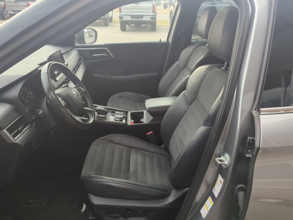 Used 2022 Mitsubishi Outlander SE image 33