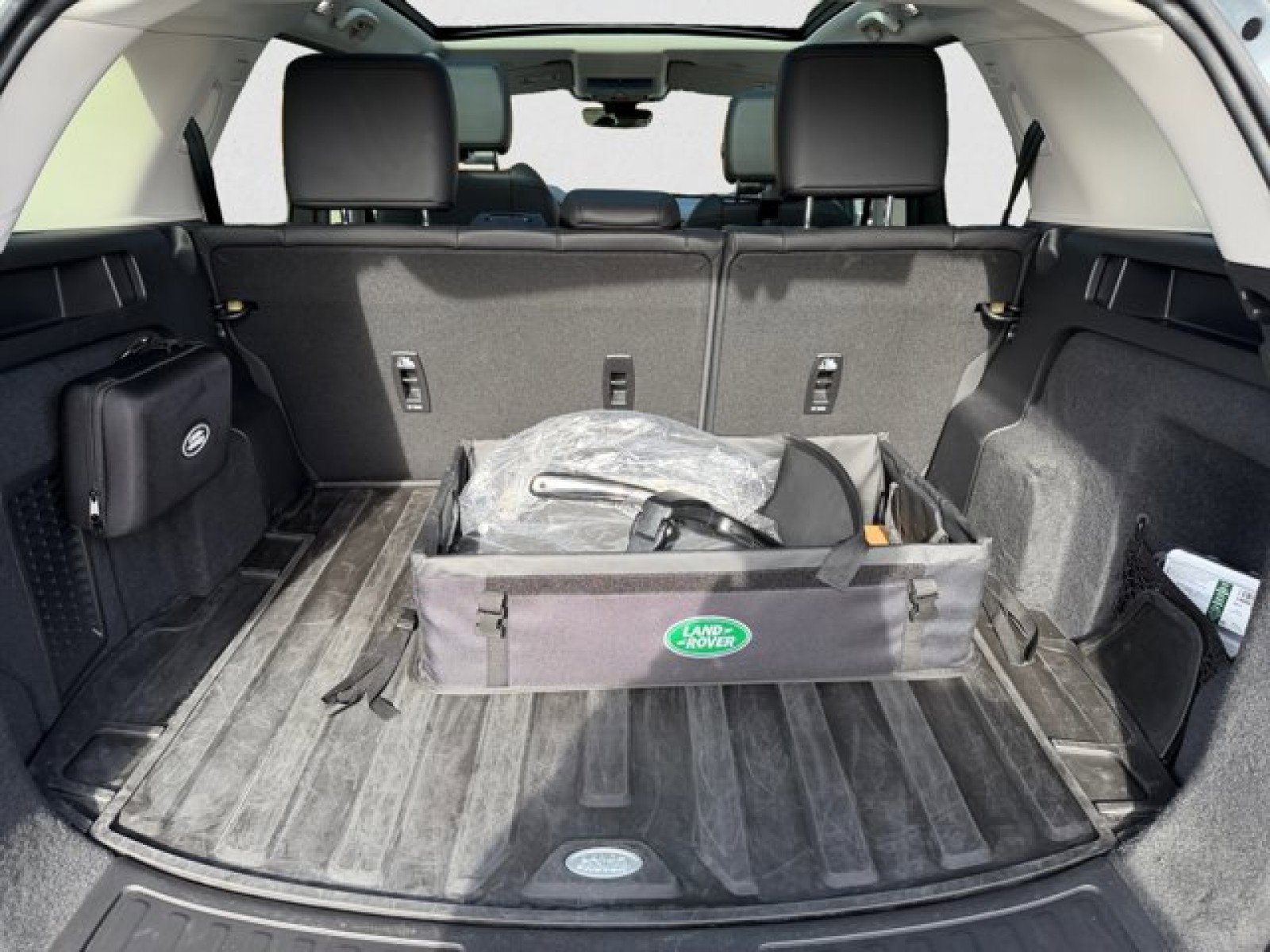 Used 2024 Land Rover Discovery Sport S image 19