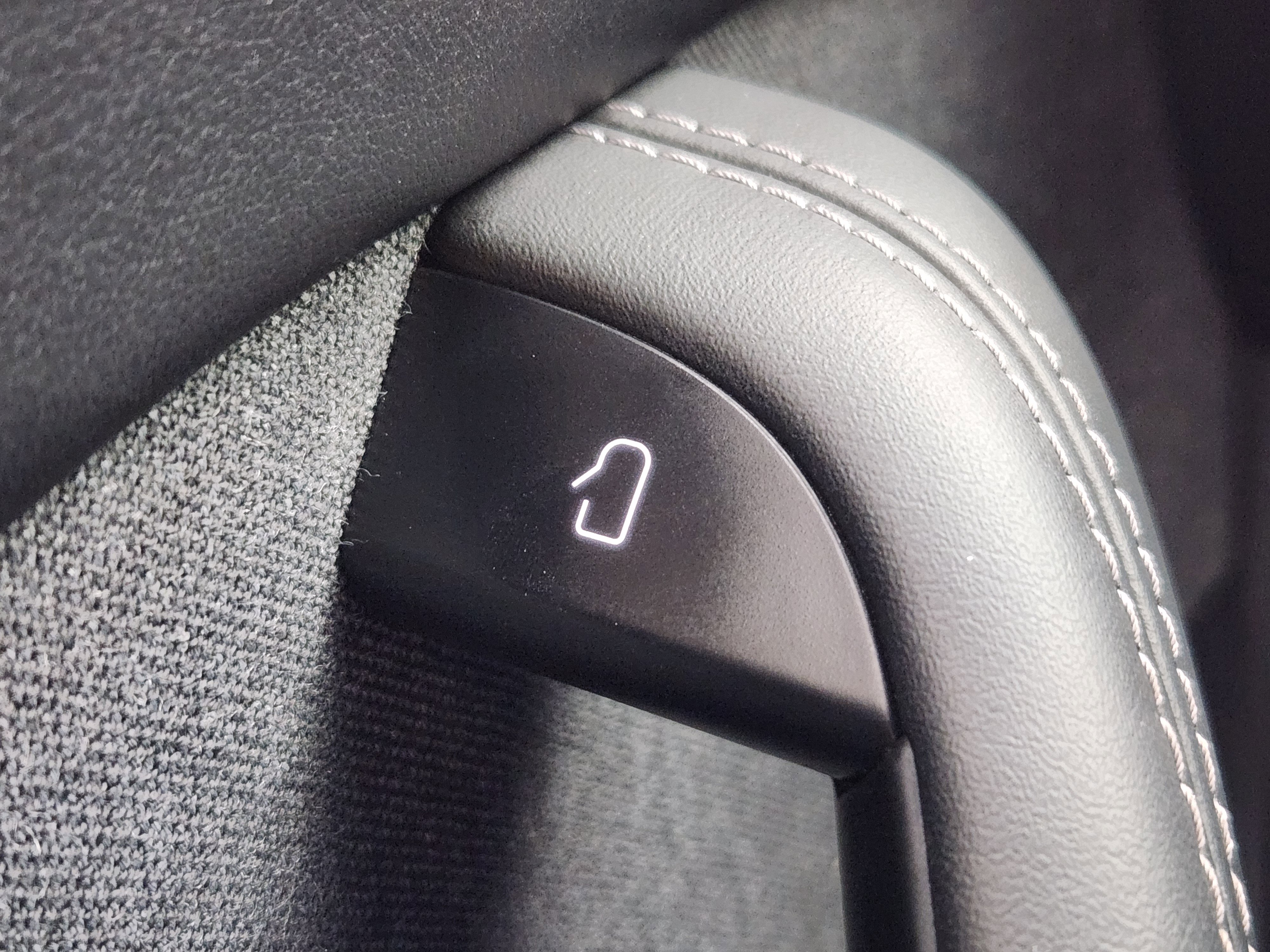 Used 2022 Tesla Model X image 27