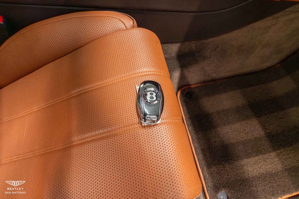 Used 2021 Bentley Bentayga AWD/4WD image 36