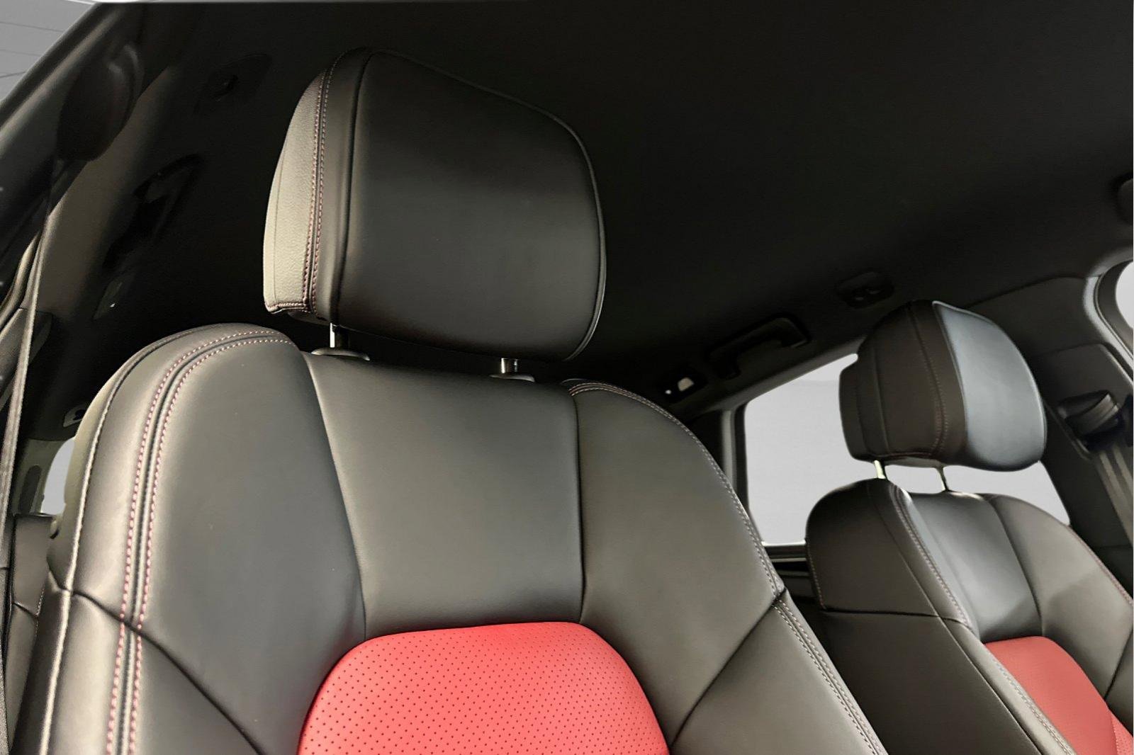 Used 2025 Porsche Macan image 18