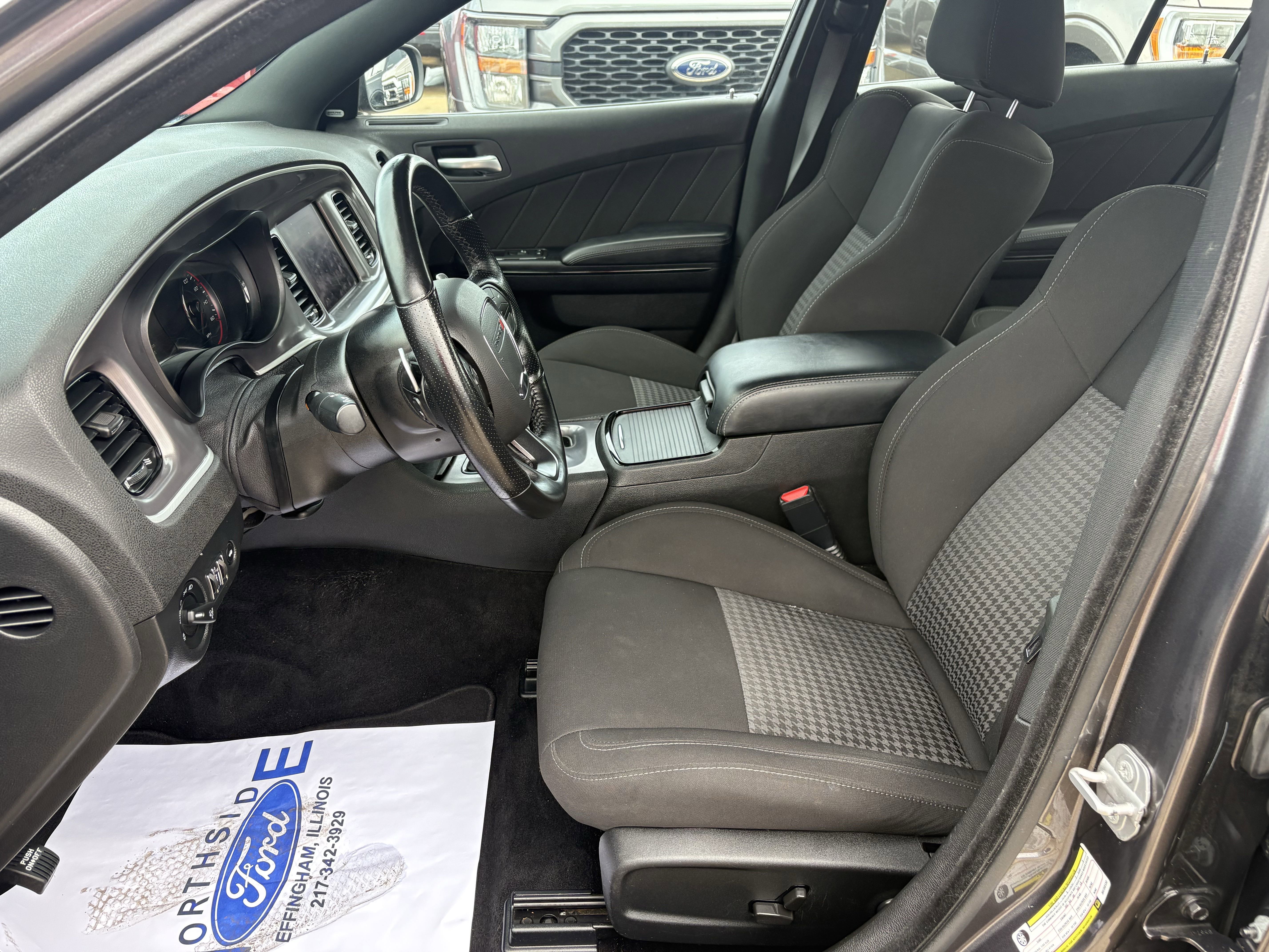 Used 2022 Dodge Charger R/T w/ Blacktop Package image 10