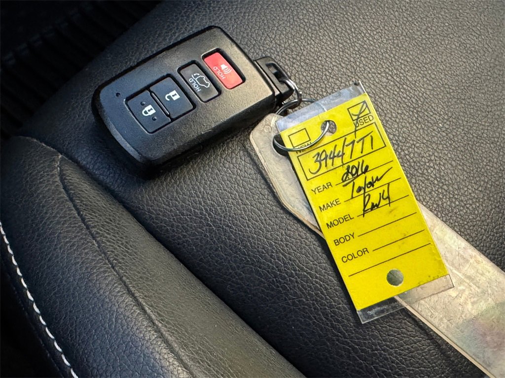 Used 2016 Toyota RAV4 Limited image 32