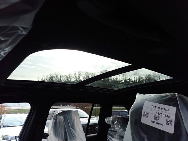 New 2025 Jeep Grand Cherokee Limited w/ Black Appearance Package image 18