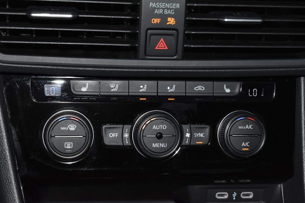 Used 2024 Volkswagen Jetta SE FWD image 13