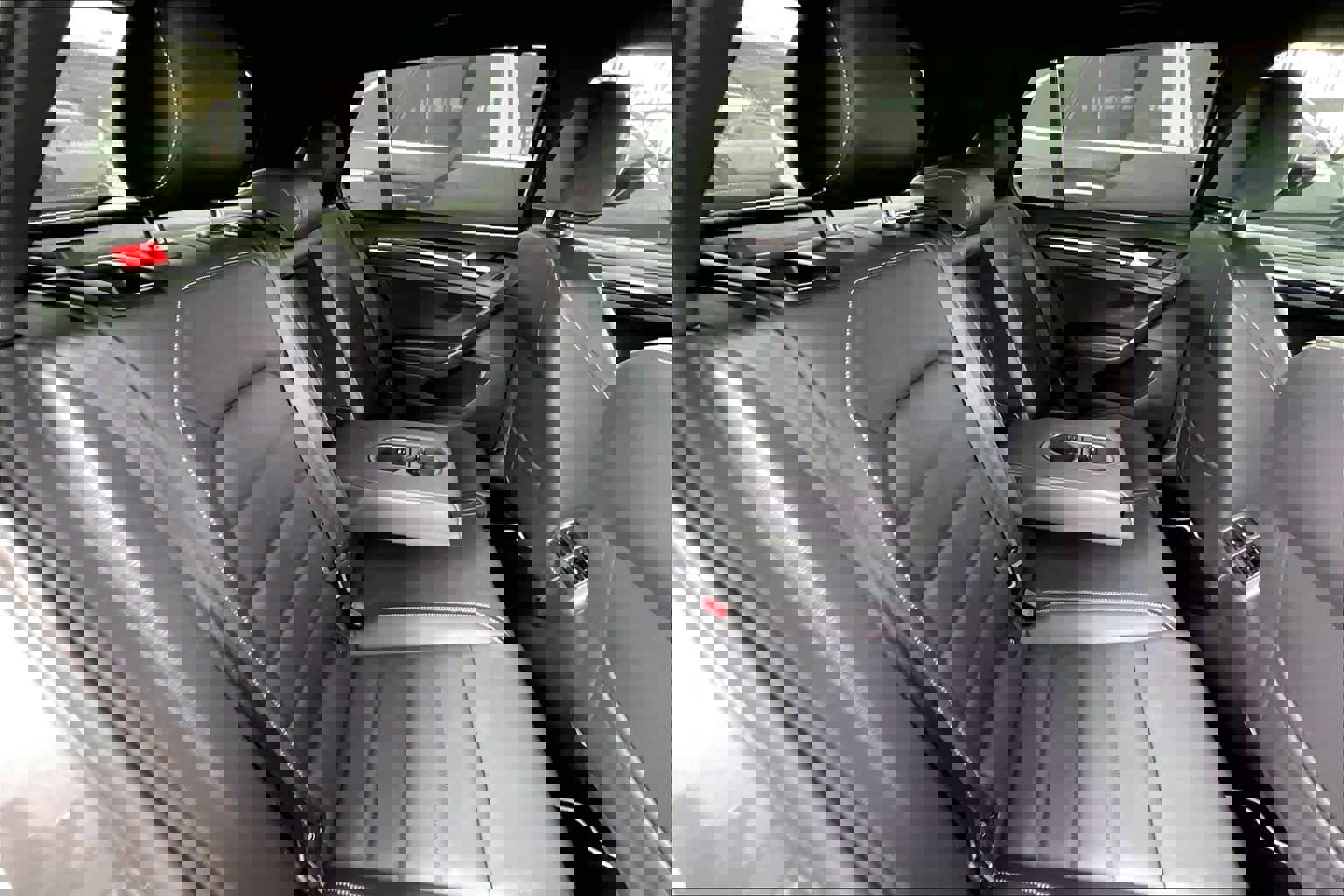 Used 2017 Volkswagen Golf R 4-Door image 19