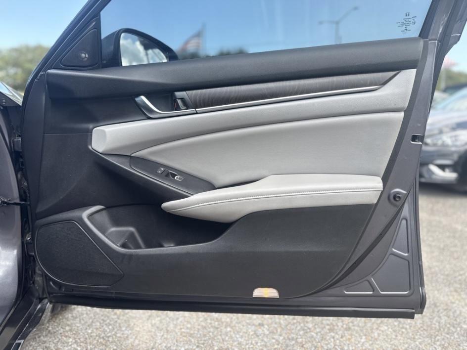 Used 2018 Honda Accord Touring image 21