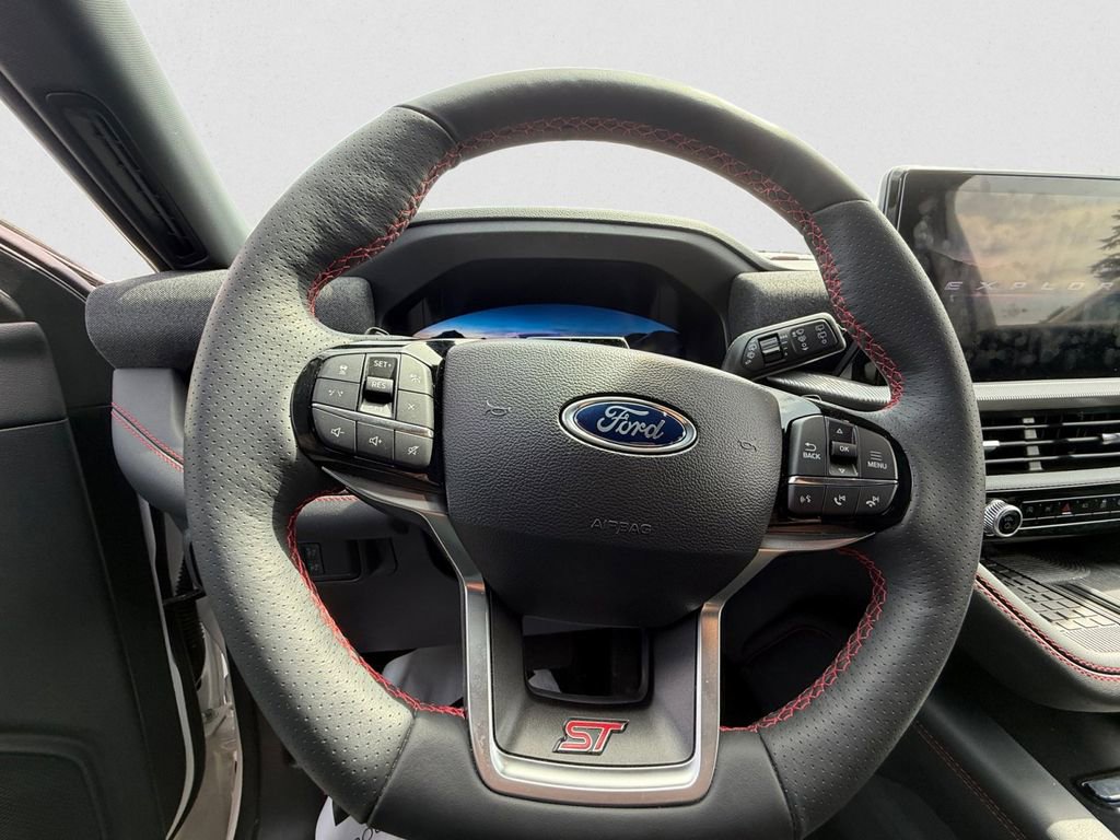 Used 2025 Ford Explorer ST AWD/4WD image 9