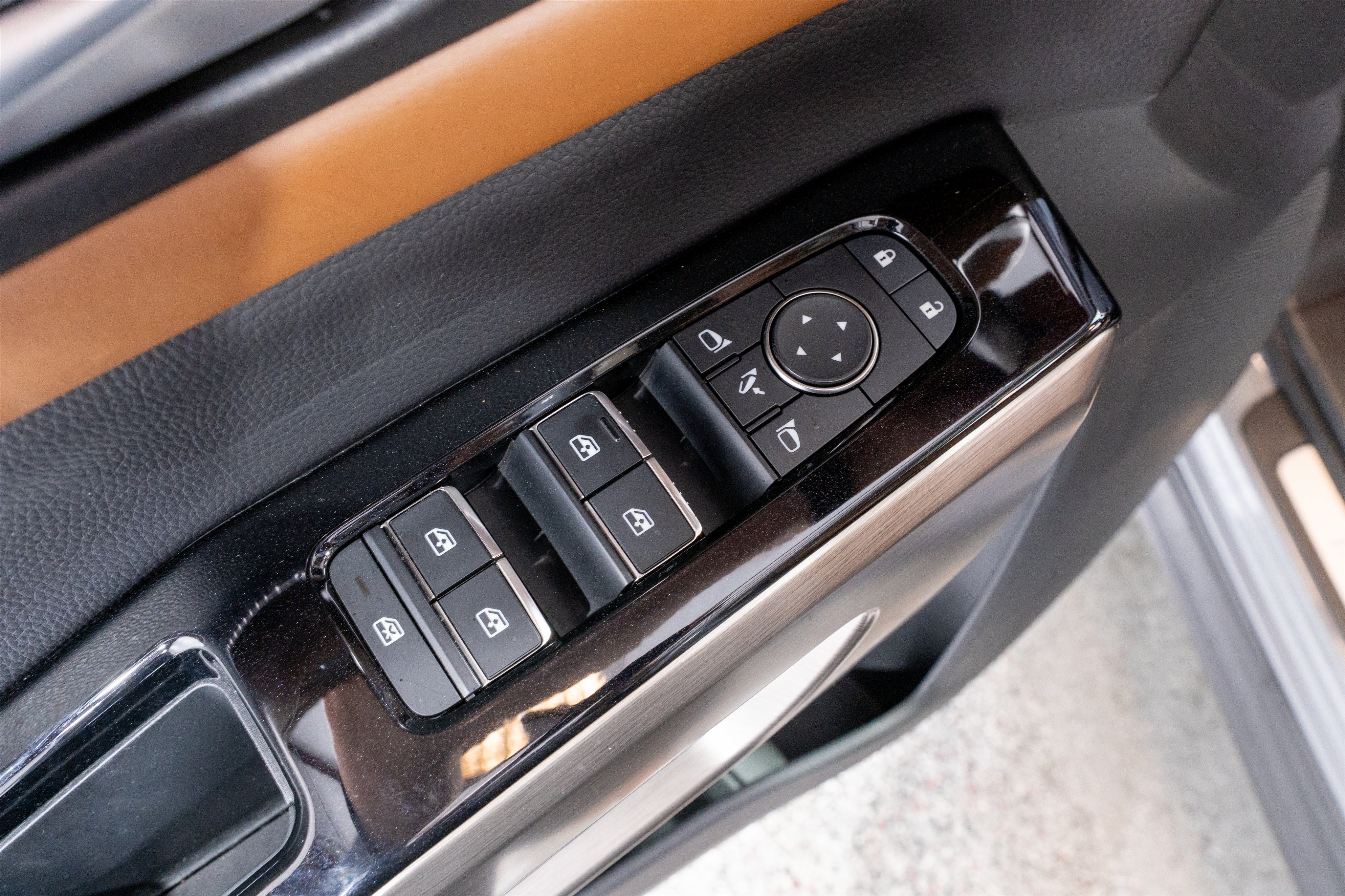 Used 2023 Nissan Pathfinder Platinum FWD image 15