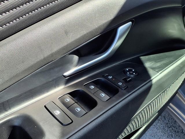 Used 2025 Hyundai Elantra Limited image 15