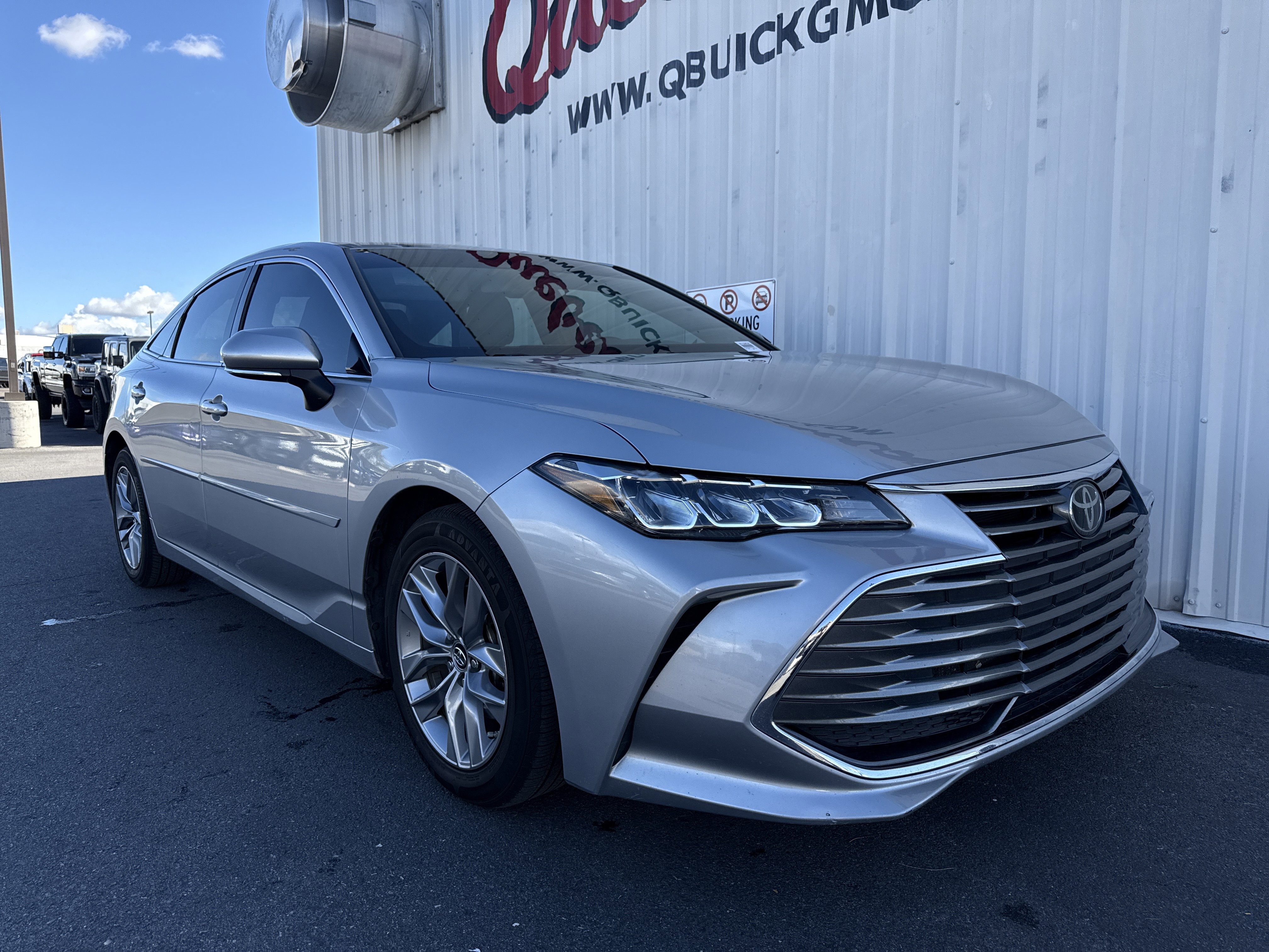 Used 2019 Toyota Avalon XLE image 7