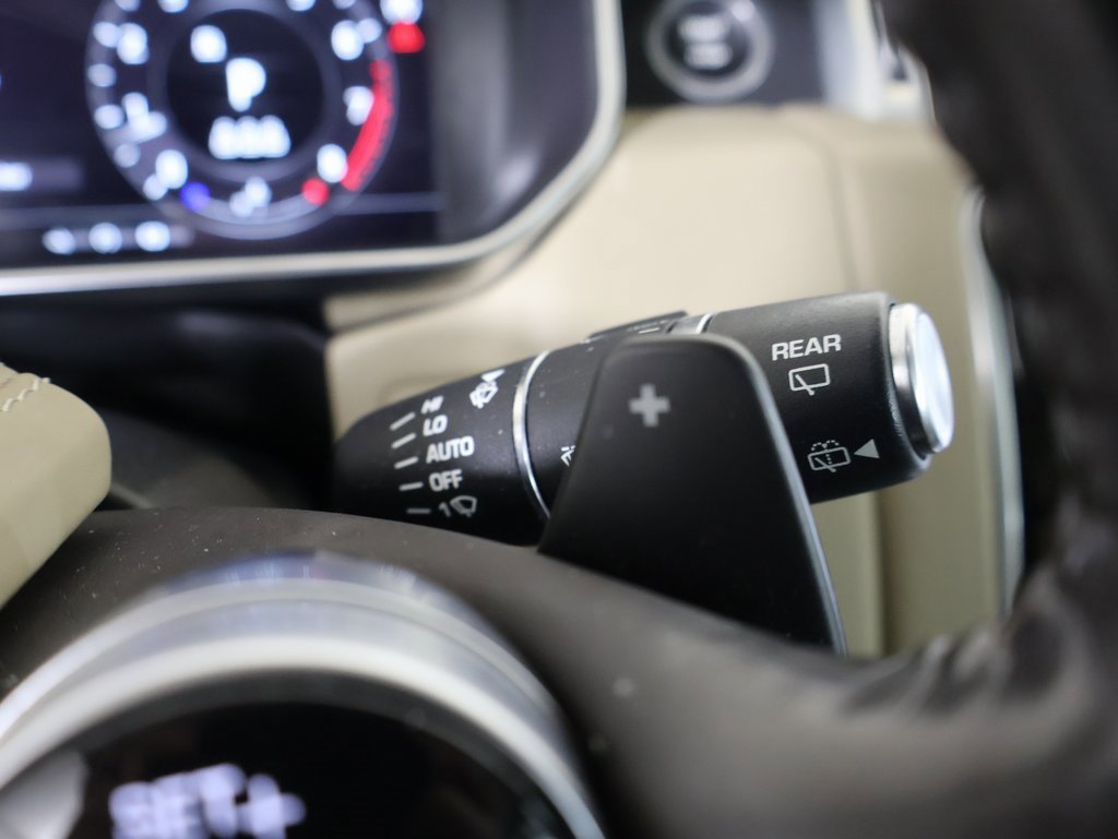 Used 2020 Land Rover Range Rover HSE image 31