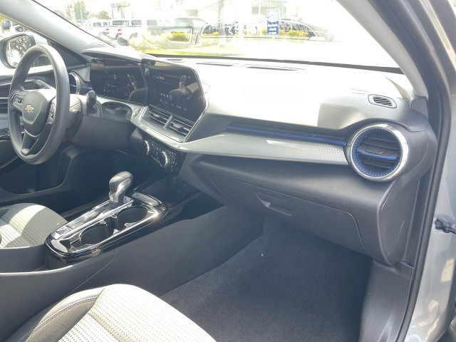 Used 2025 Chevrolet Trax LT FWD image 27