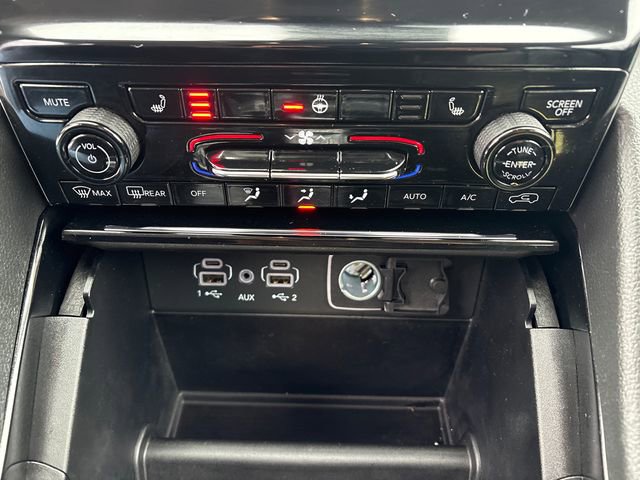 Used 2023 Jeep Grand Cherokee Limited w/ Black Appearance Package image 32