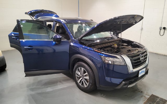 Used 2025 Nissan Pathfinder SL FWD image 13
