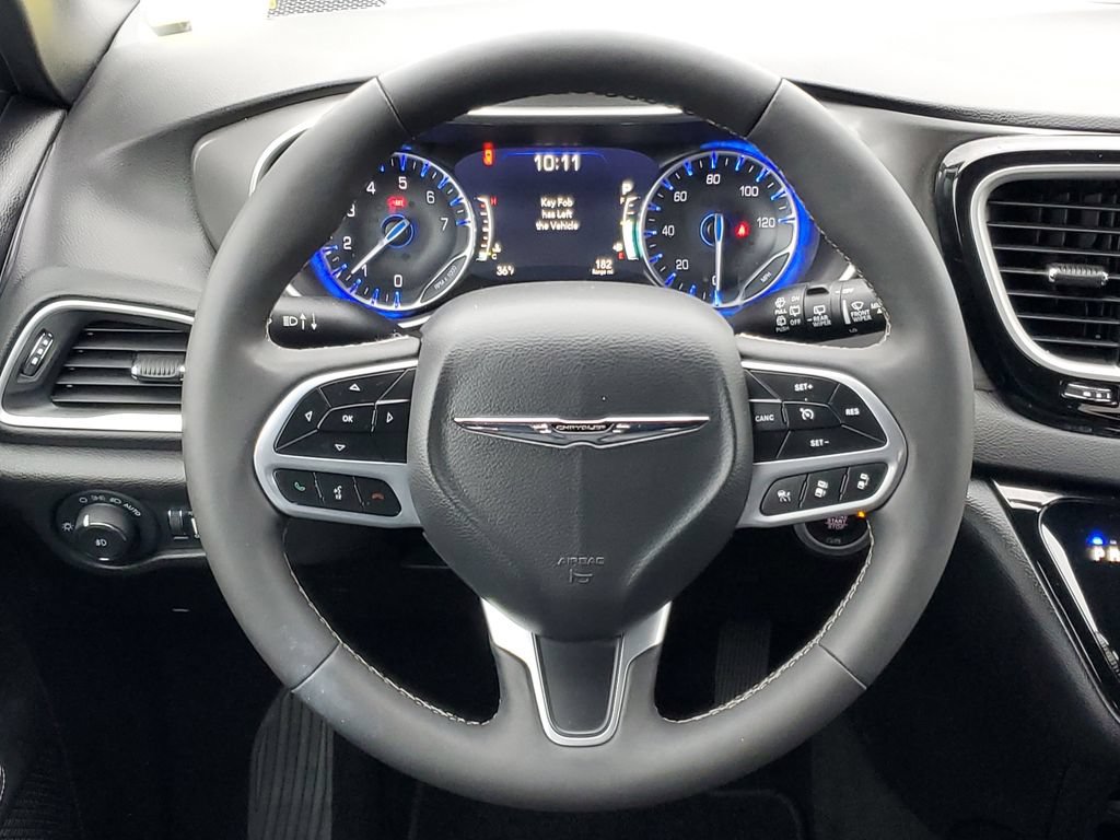 Used 2025 Chrysler Pacifica Select FWD image 27