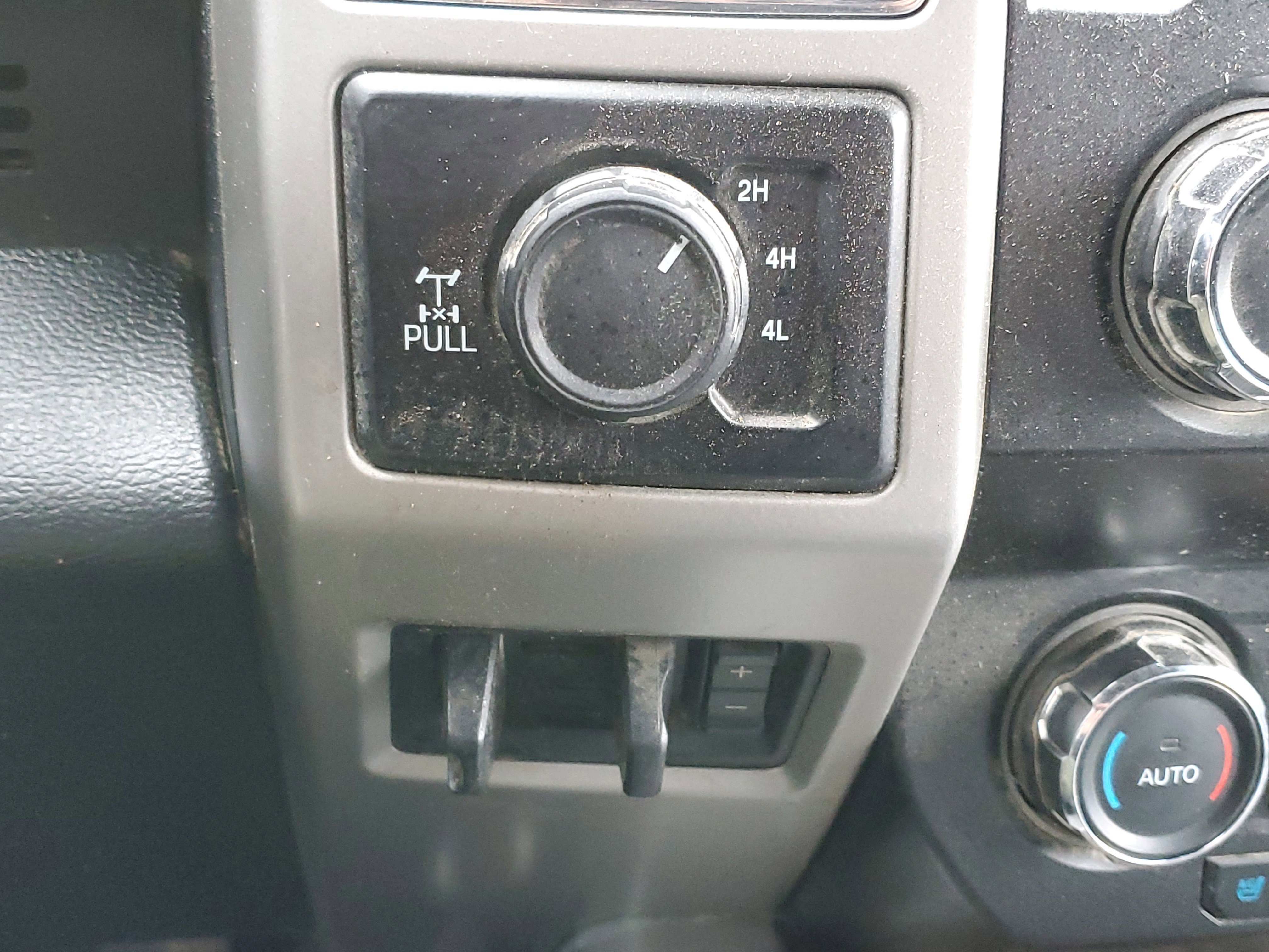 Used 2019 Ford F350 Lariat image 28