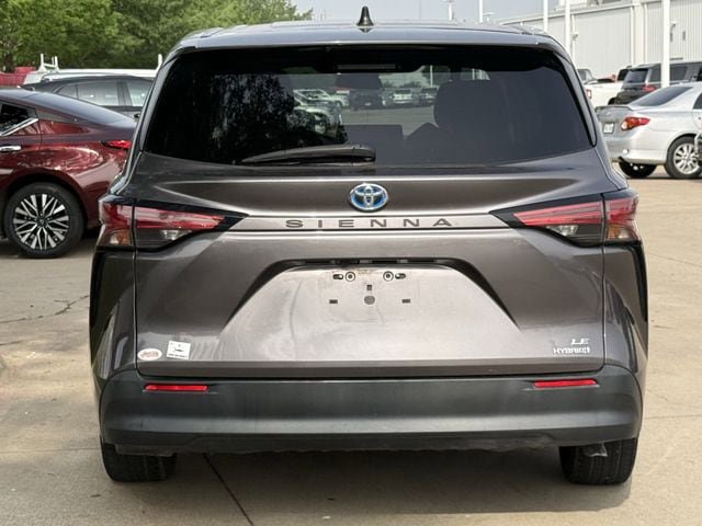 Used 2022 Toyota Sienna LE FWD image 5