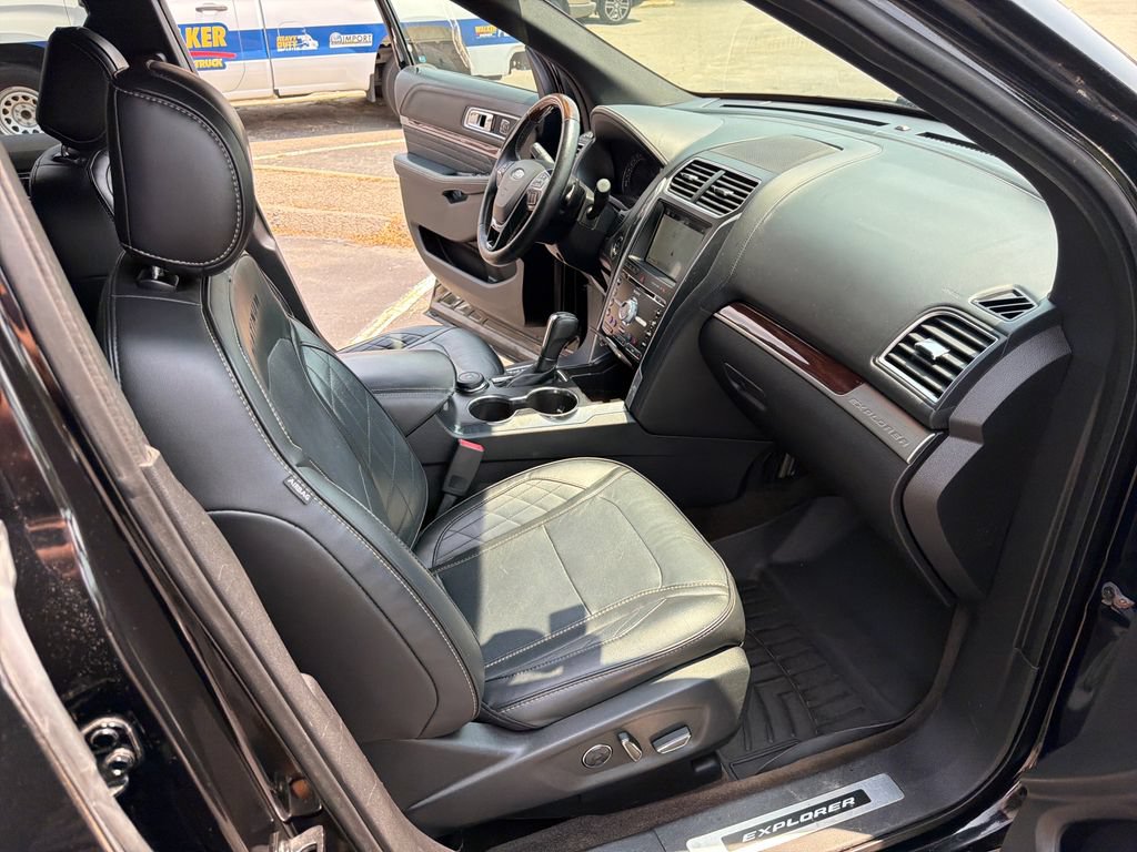 Used 2017 Ford Explorer Platinum AWD/4WD image 50