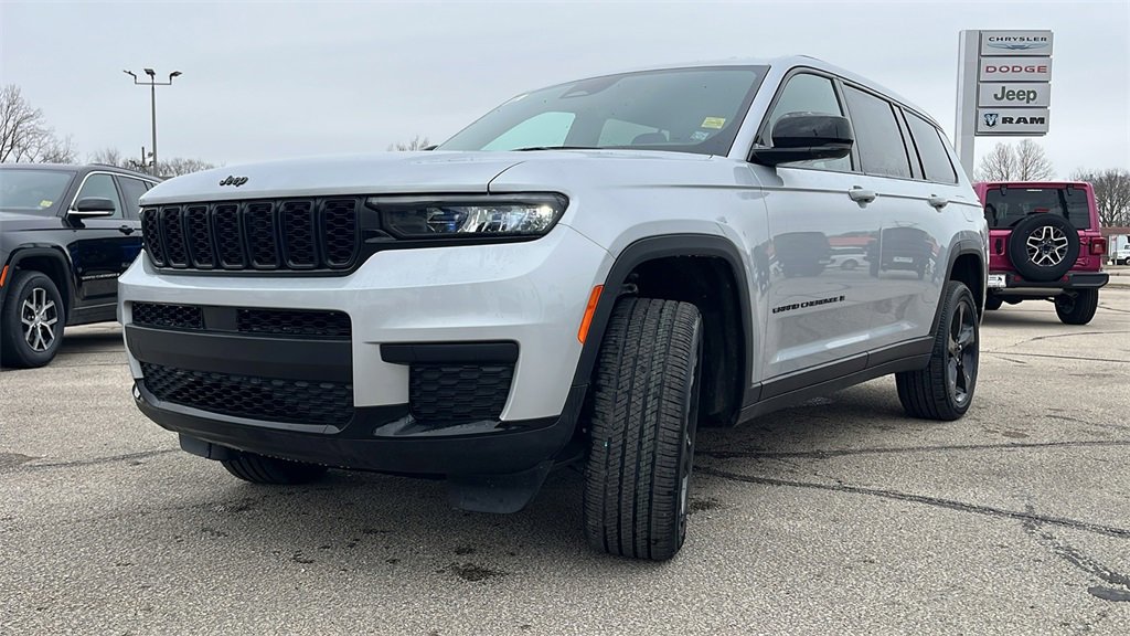 New 2025 Jeep Grand Cherokee L Altitude image 7