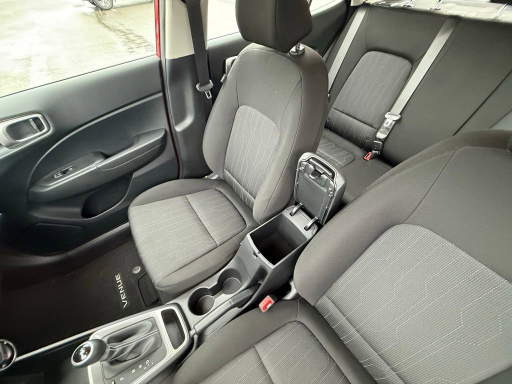 Certified 2025 Hyundai Venue SE image 25